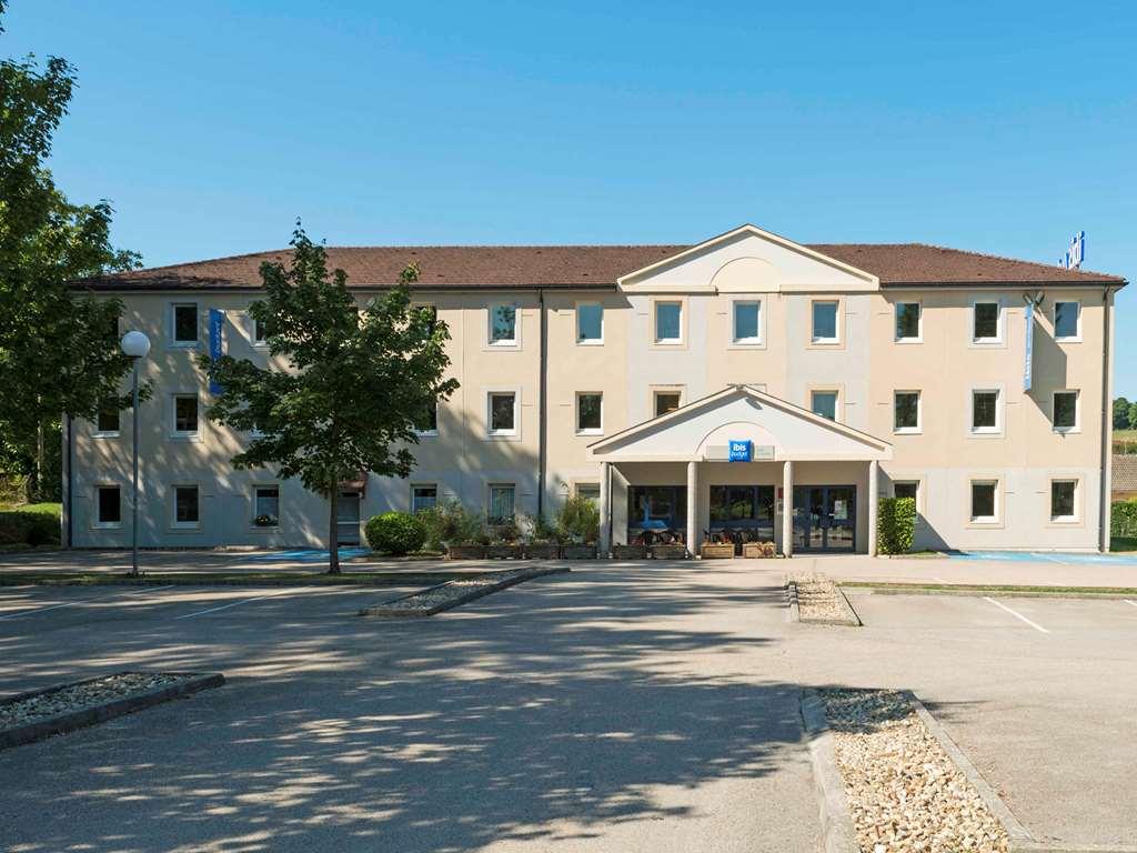 Ibis Budget Lons-Le-Saunier Esterno foto