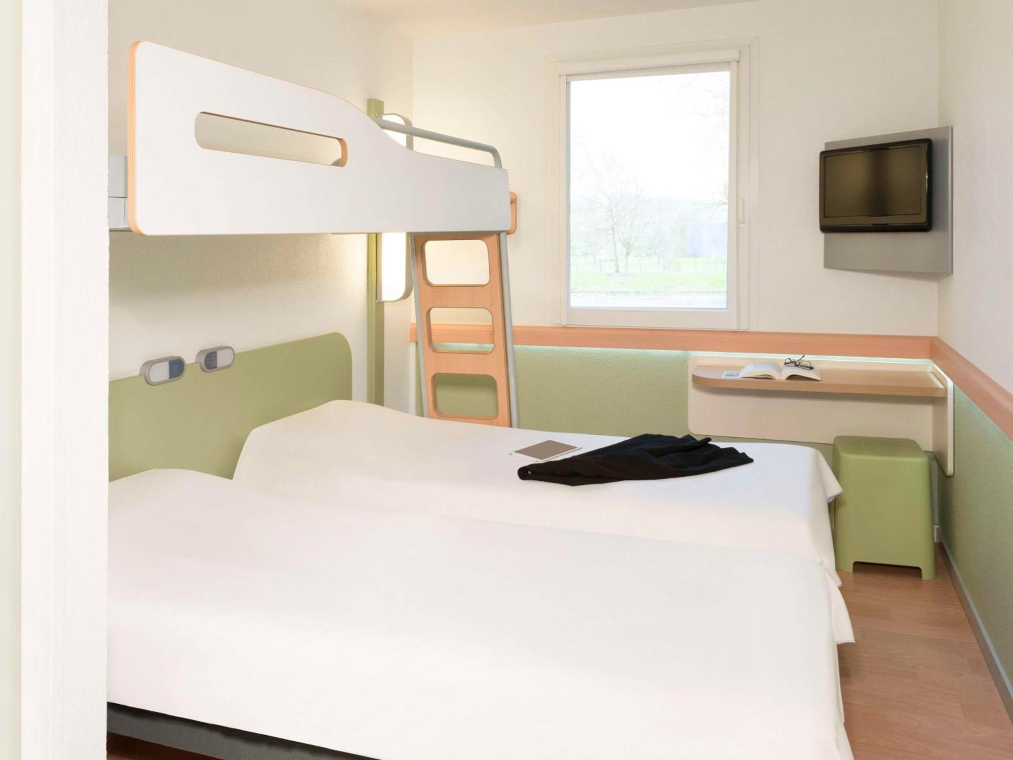 Ibis Budget Lons-Le-Saunier Esterno foto