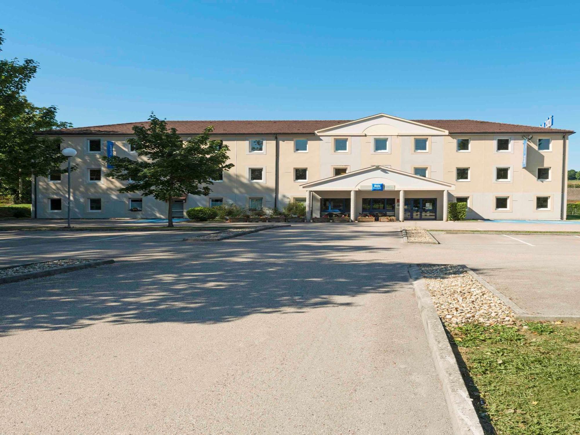 Ibis Budget Lons-Le-Saunier Esterno foto