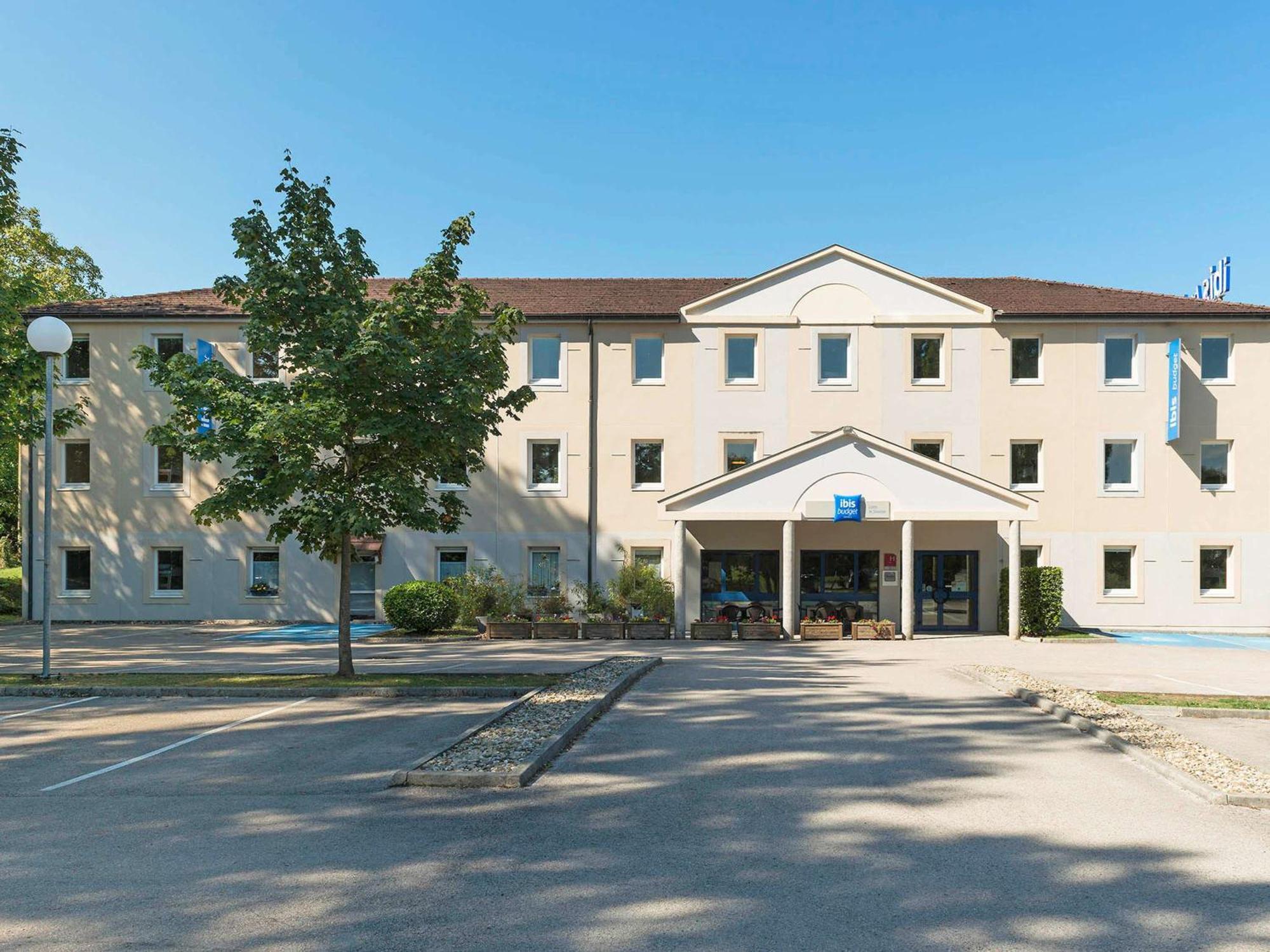 Ibis Budget Lons-Le-Saunier Esterno foto