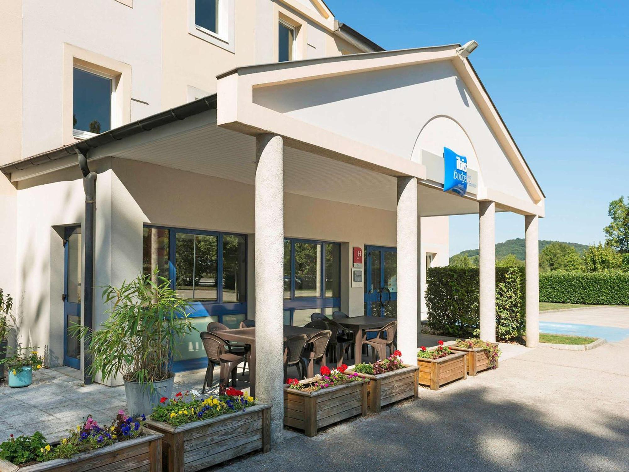 Ibis Budget Lons-Le-Saunier Esterno foto