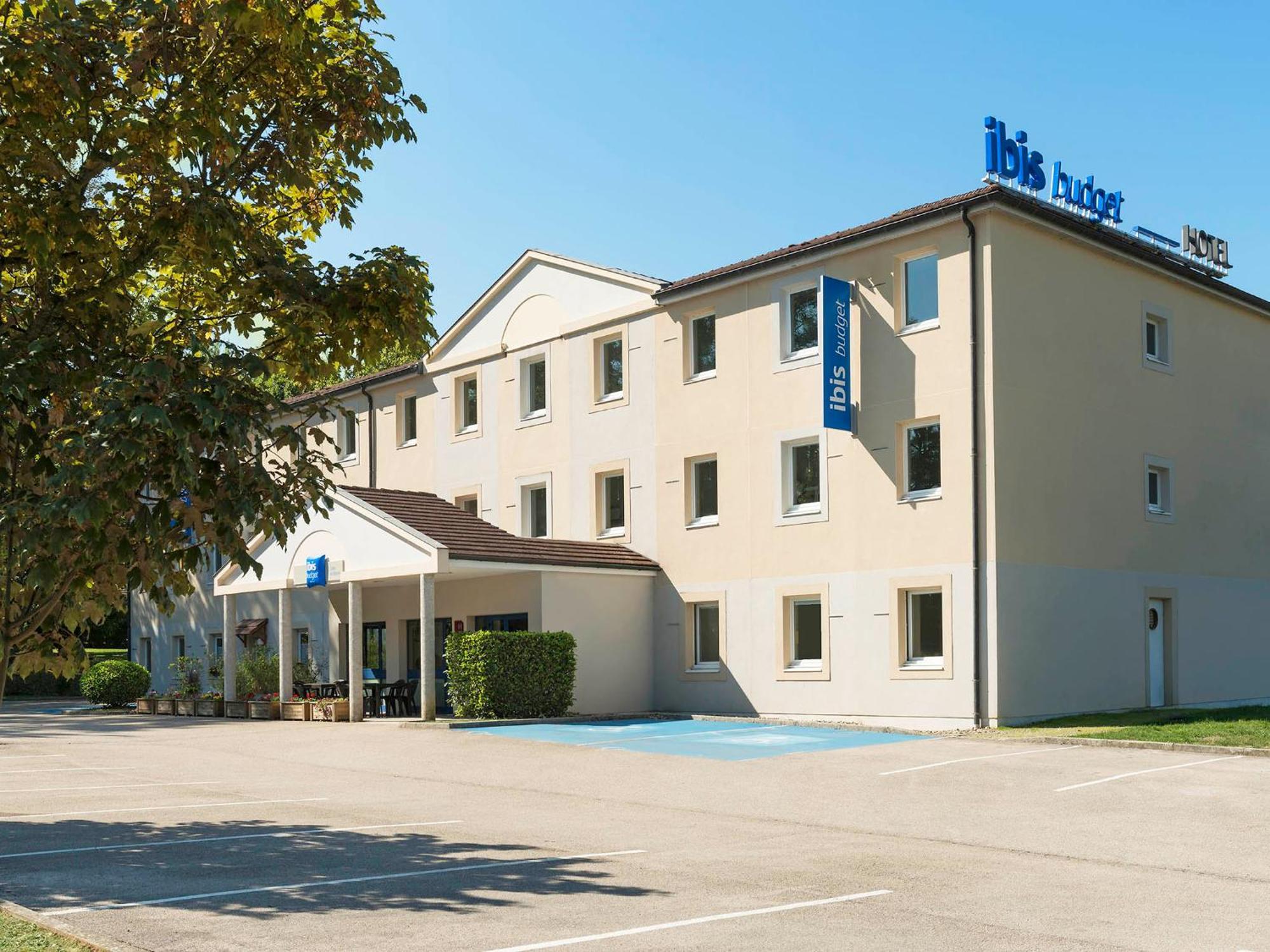 Ibis Budget Lons-Le-Saunier Esterno foto