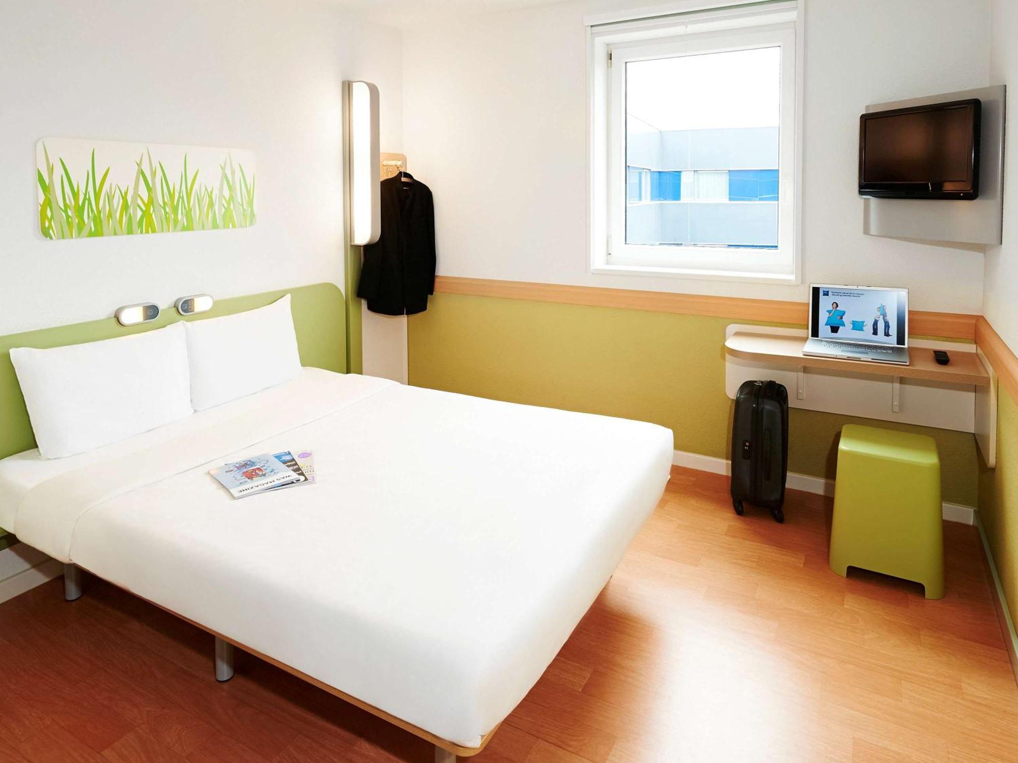 Ibis Budget Lons-Le-Saunier Esterno foto